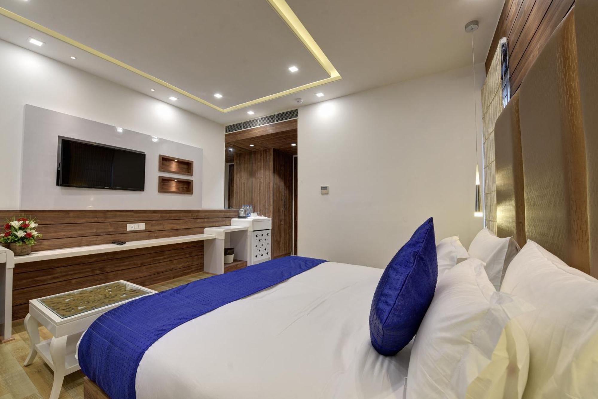 Golden Tree Hotel Noida Exterior foto